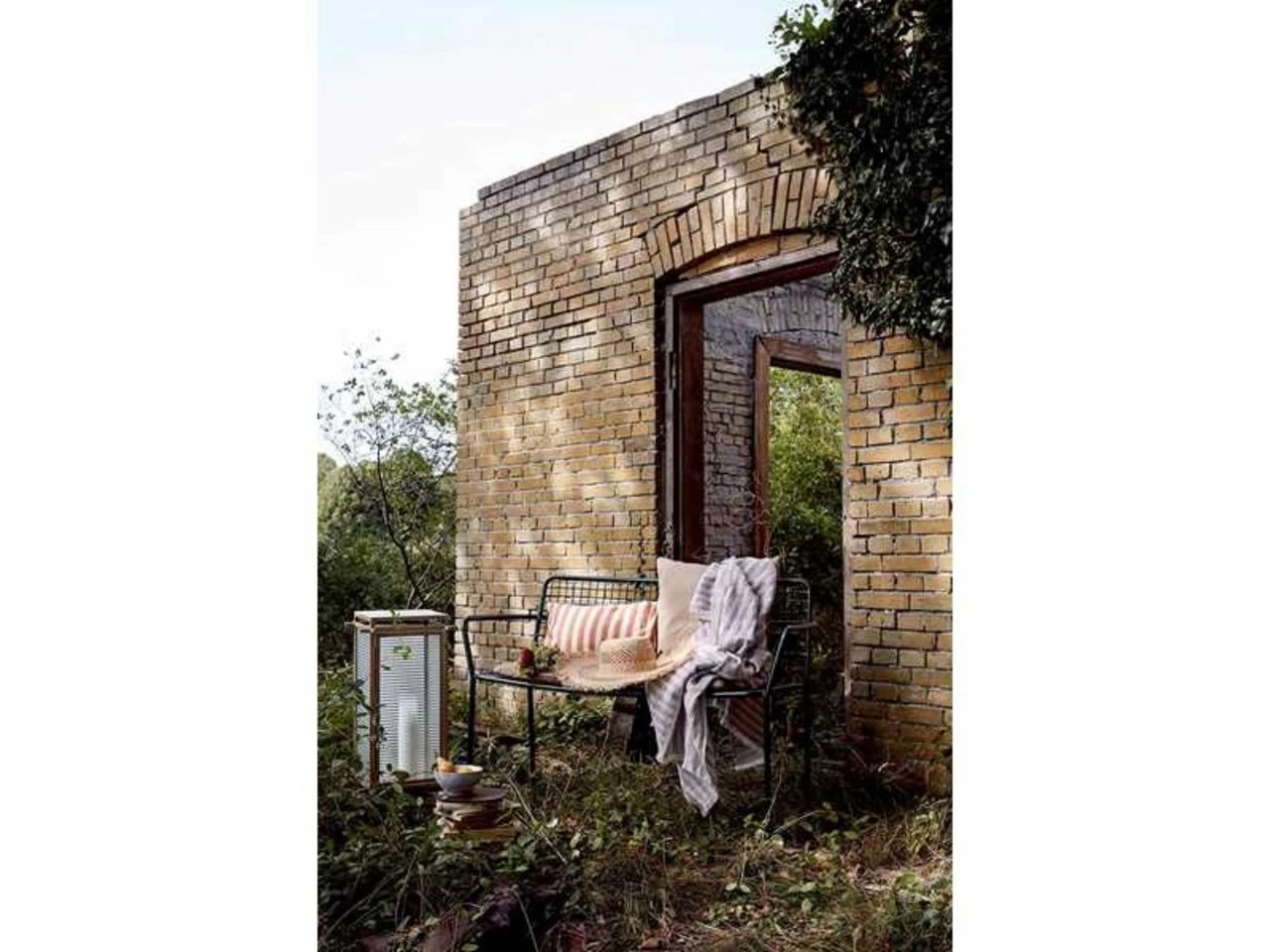 Broste Copenhagen Hoko Lantaarn Zand - 34X34X63cm 4 Broste Copenhagen Hoko Lantaarn Zand - 34X34X63cm - Afbeelding 2