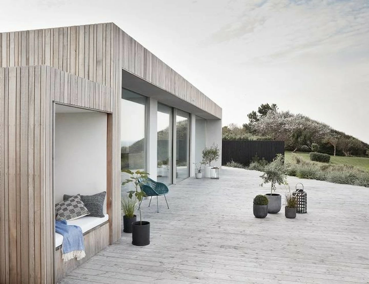 Hubsch Bloempot Set Met Schotel Zwart Polystone 4 Hubsch Bloempot Set Met Schotel Zwart Polystone - Afbeelding 2