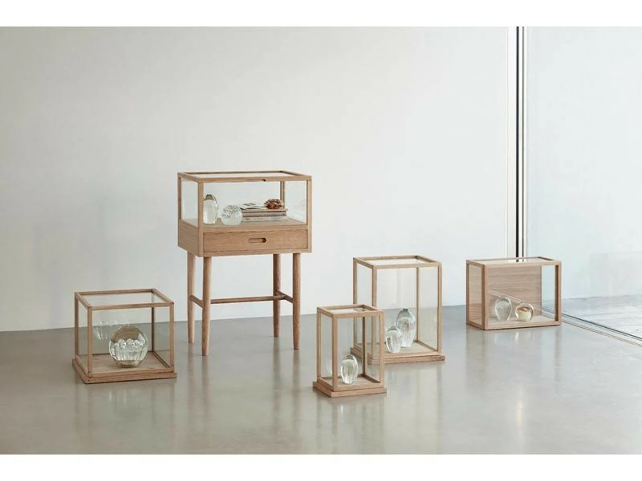 Hubsch Glazen Display Eikenhout 5 Hubsch Glazen Display Eikenhout - Afbeelding 3