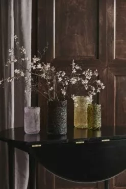 Nordal Clyde Vaas Medium - Groen -Goedkope Behang Winkel nordal clyde vaas medium groen 2